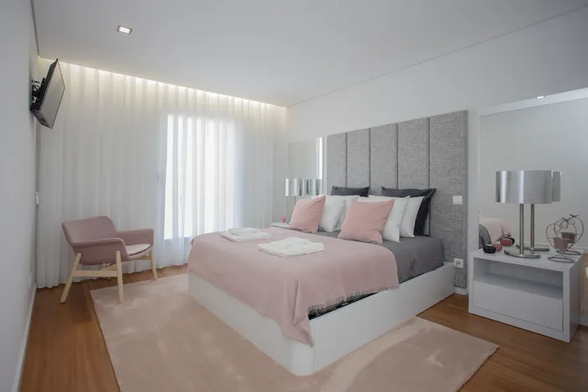 Liiiving Luxury River View Apartment III - Image 1