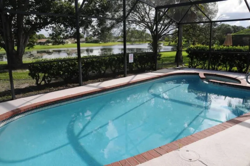 Dorrington · Lake Home With Swimming Pool. Super Clean - Image 1