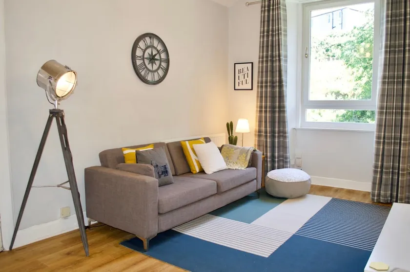 Stylish Apartment In Edinburgh - Image 1