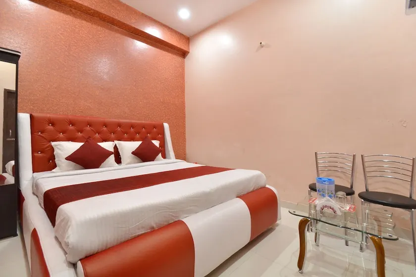 Hotel New Arya 2 by OYO Rooms - Image 1