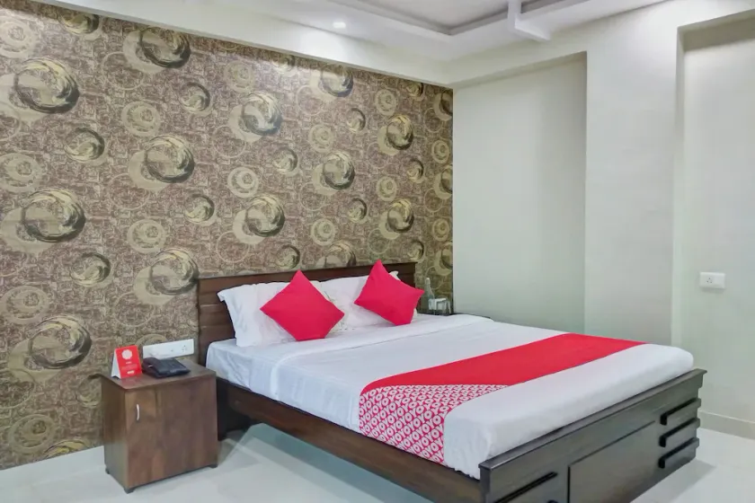 GCK Suites By OYO Rooms - Image 1