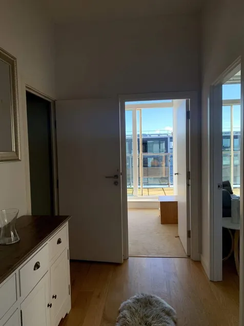 Stylish 2 Bedroom Apartment - Image 1