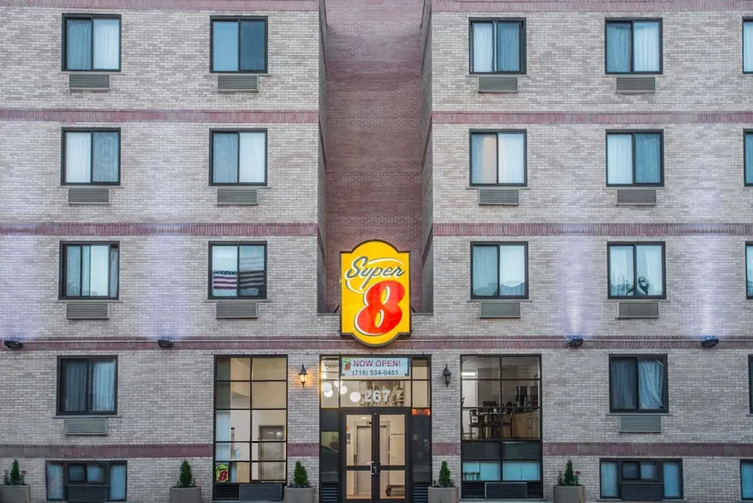 Super 8 by Wyndham Brooklyn / Park Slope Hotel - Image 1