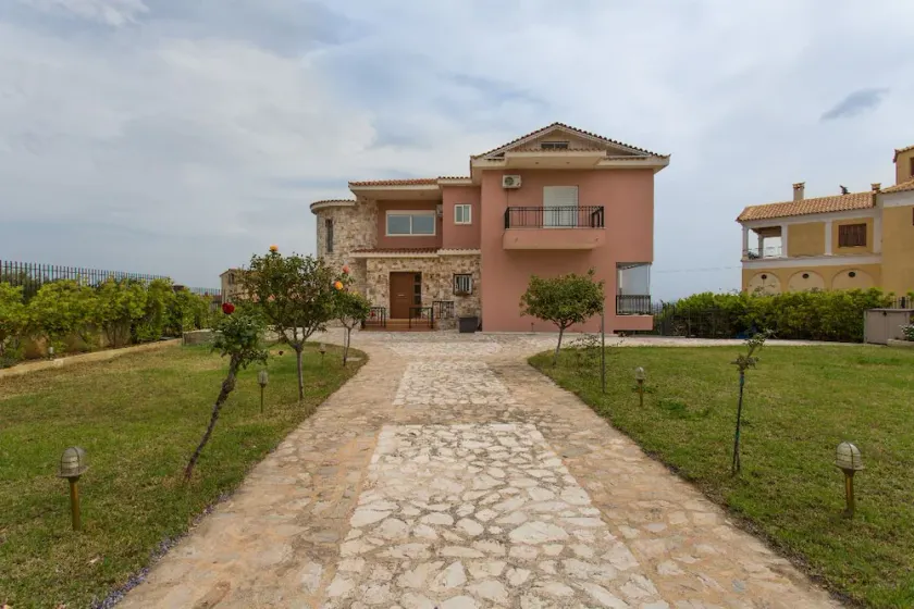 House with an amazing view - Image 1