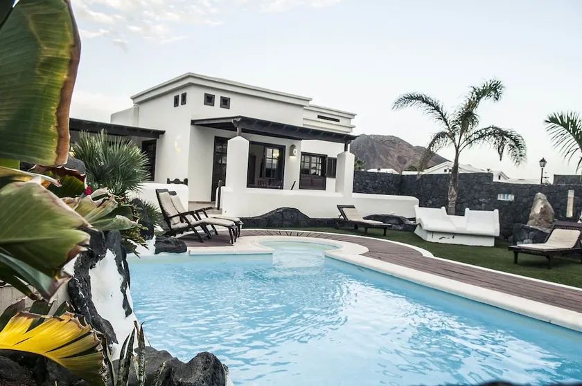 Villa Victoria Playa Blanca - Image 1