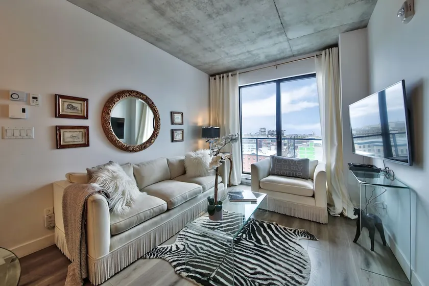 Luxury Old Montreal Condos with Rooftop Spa - Image 1