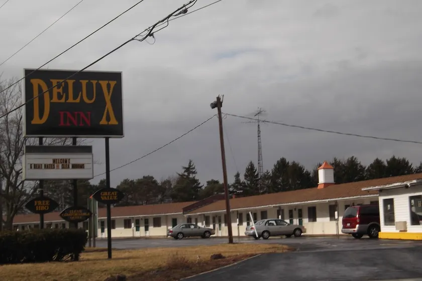 Delux Inn - Image 1