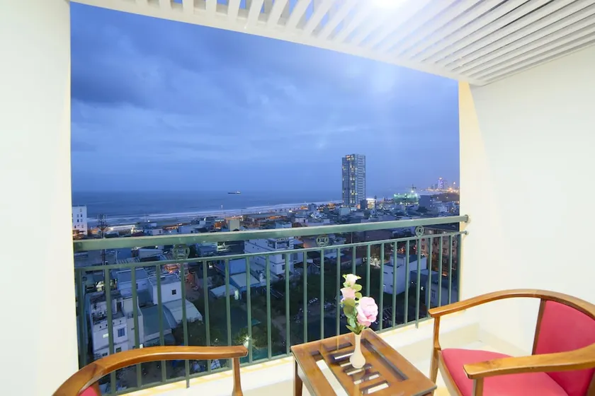 Ha Noi Hotel - Image 1