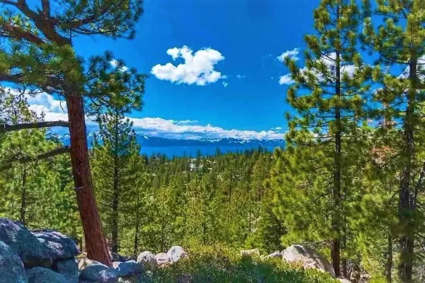 Lake View Ski Bear Lodge - Image 1