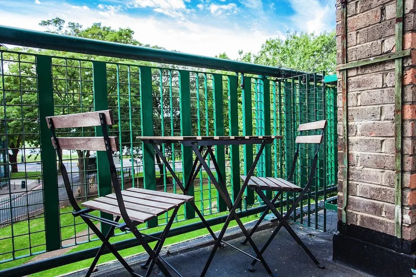 Bright 2 Bedroom Property With Balcony - Image 1