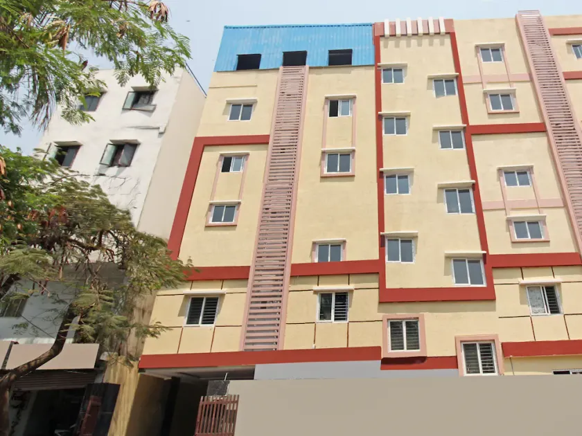Royal Emirates Banjara by OYO Rooms - Image 1