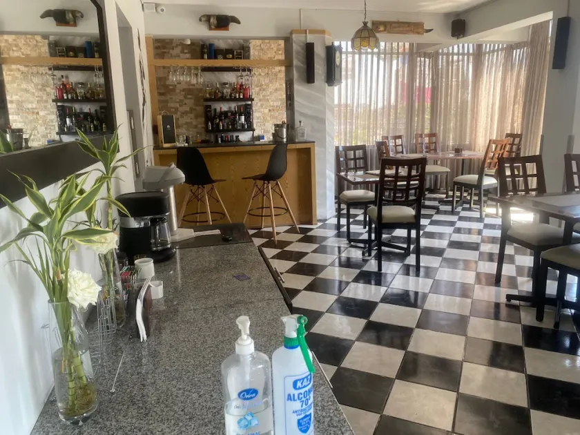 Hostal La Villa Inn - Image 1