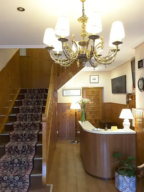 Hostal Rio Deva - Image 1