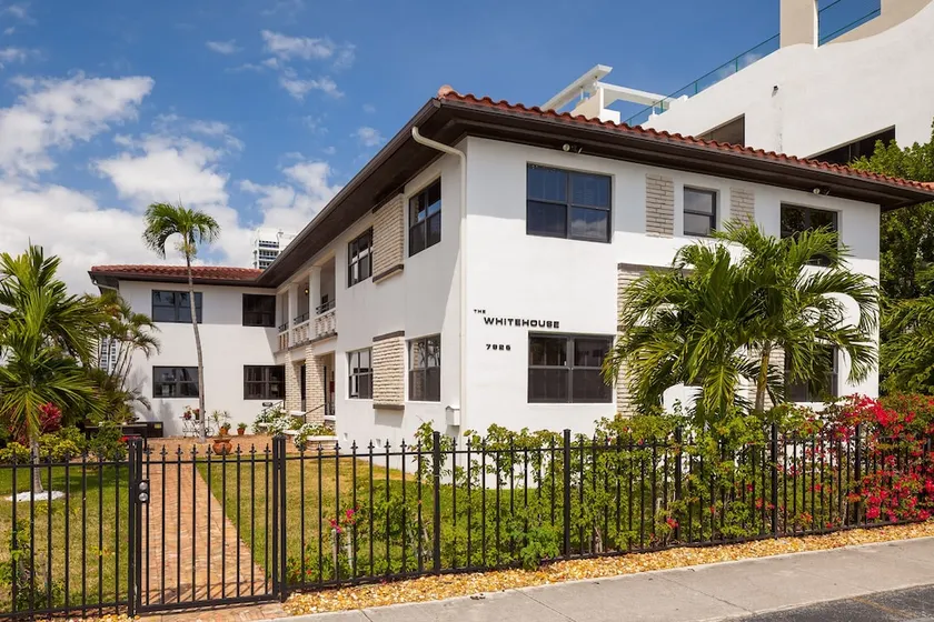 Miami Whitehouse Apartment Hotel - Image 1