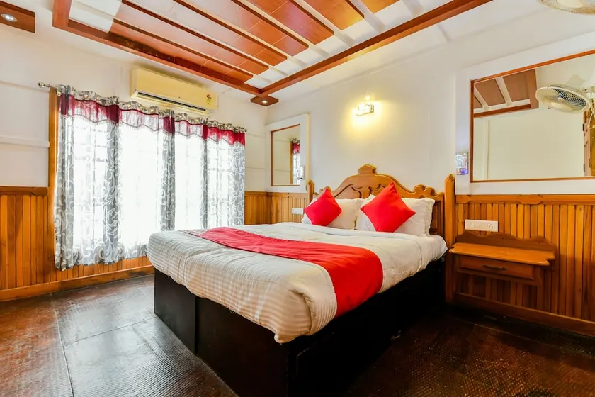 OYO 23231 KHBO Gold Sharing Houseboat - Image 1