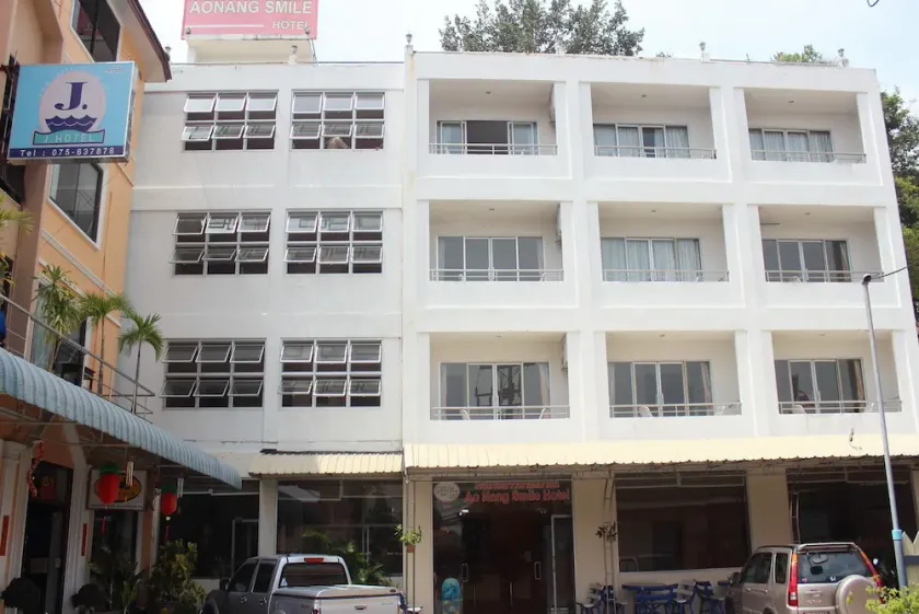 Aonang Smile Hotel - Image 1