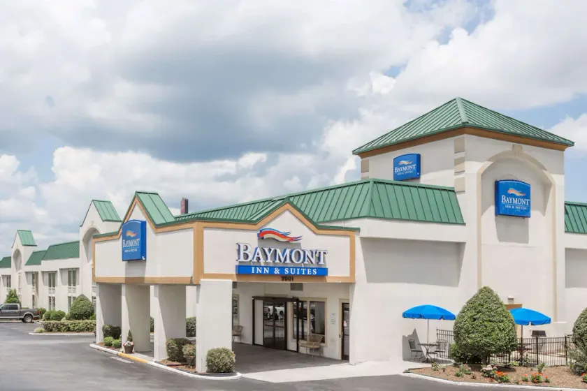 Baymont by Wyndham Greensboro/Coliseum - Image 1