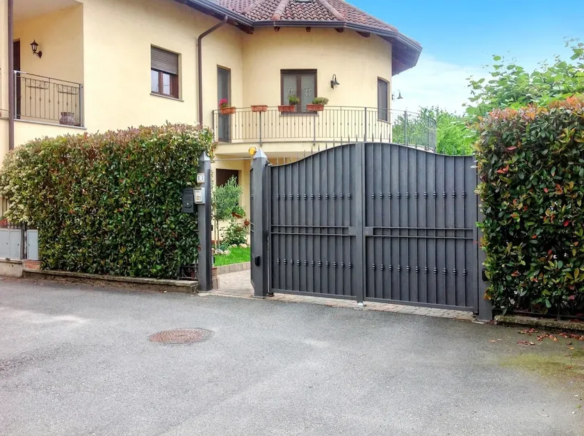 Apartment with 2 bedrooms in Nichelino with wonderful mountain view furnished garden and WiFi - Image 1