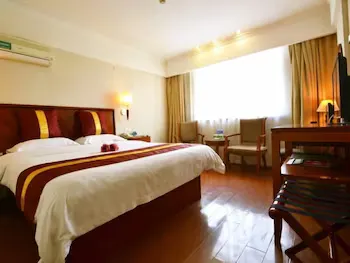 GEM Hotel Wuning Road Zhenping Road Metro Station - Image 1