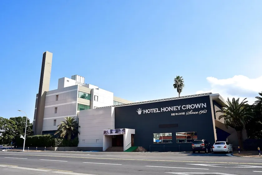 Hotel Honey Crown - Image 1