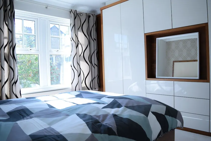 Beautiful Wimbledon 4 Bedroom Family Home - Image 1