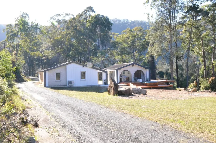 Quiet Rural Retreat with Spa - Image 1