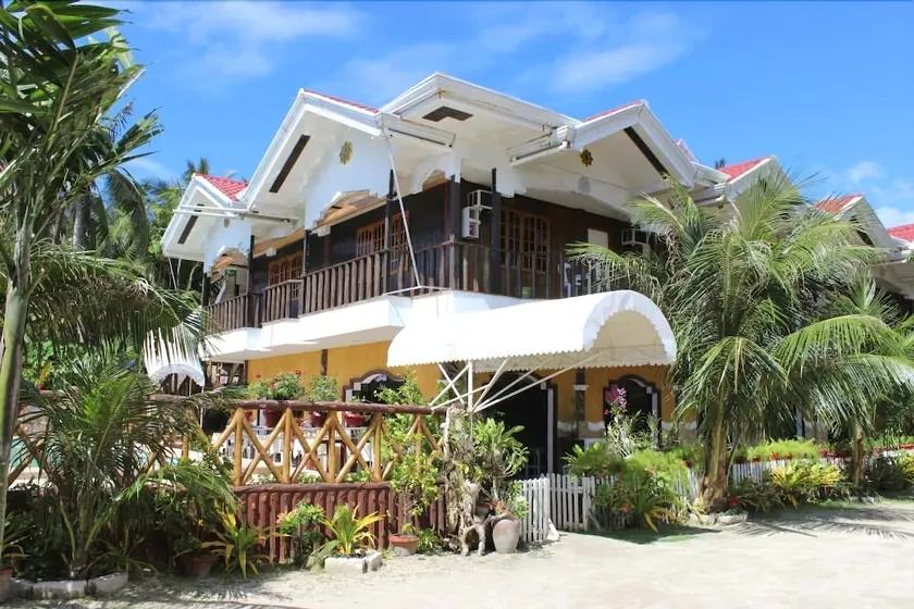 Villa Limpia Beach Resort - Image 1