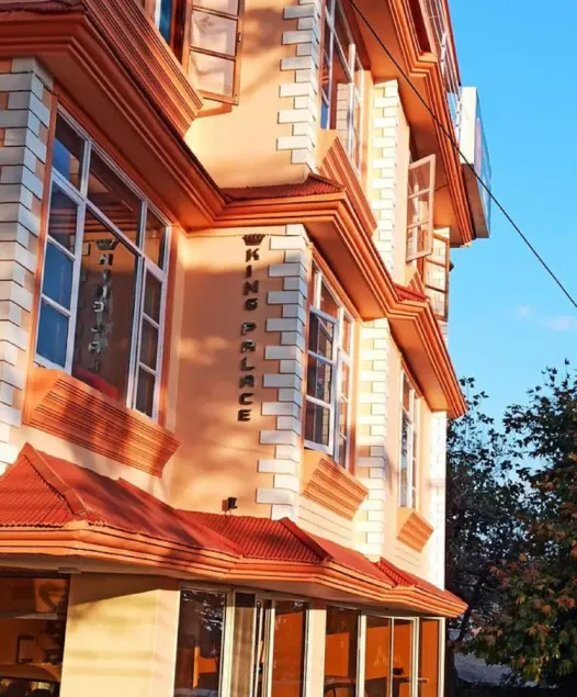 Goroomgo King Palace Shimla - Image 1