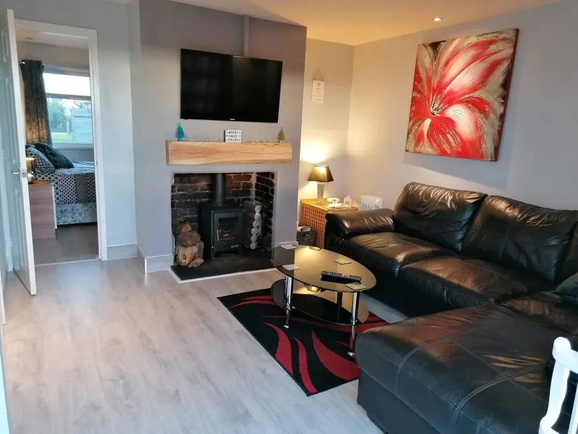 Sea View Retreat - Free Wifi - Image 1