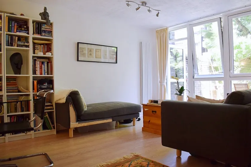 2 Bedroom Home in Angel - Image 1