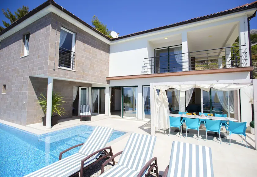 Royal Villa - Image 1