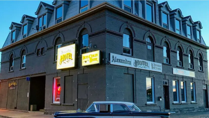 Alexandra Hotel - Image 1