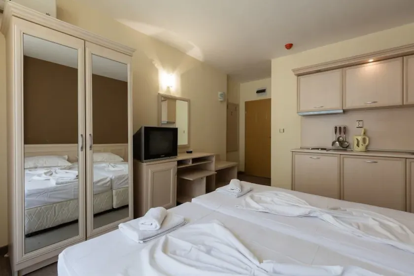 Quiet Studio with Kitchen & Balcony - Image 1