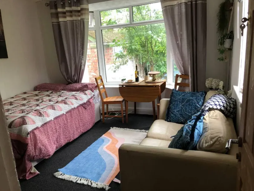 Private Studio Flat Great Location in Manchester - Image 1