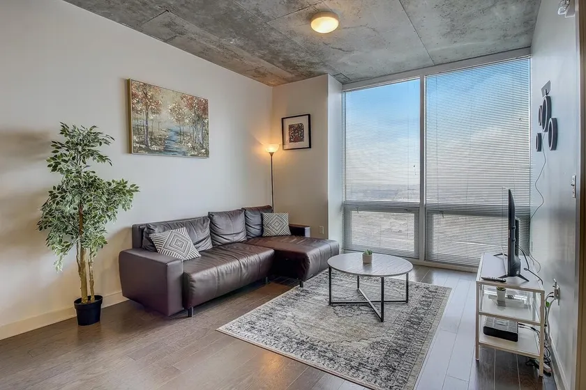 FRONTDESK Skyhouse Apts Uptown Charlotte - Image 1