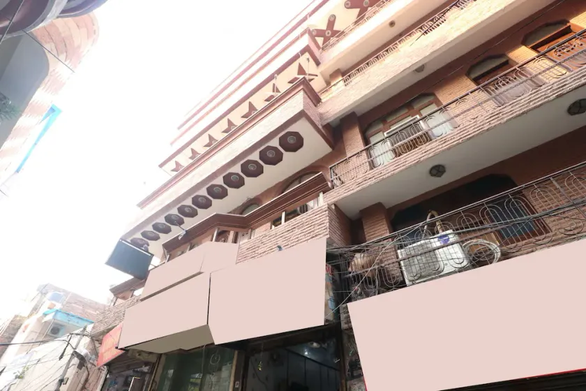 OYO 16098 Hotel Amrit - Image 1