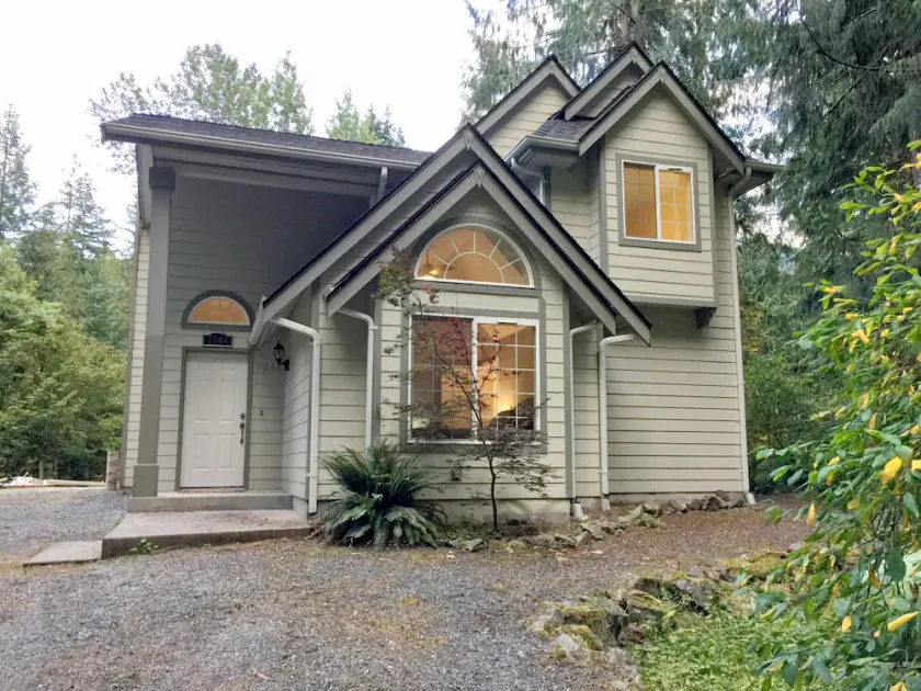 Mt Baker Lodging Cabin 62 Sleeps 6 - Image 1
