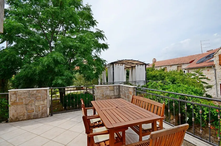 House Teo - Image 1