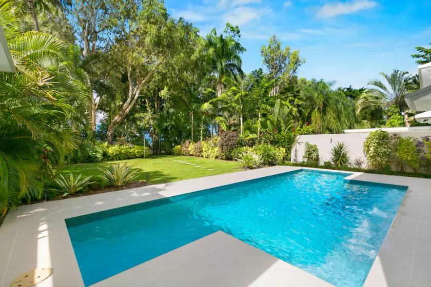 Luxury Living on the Beachfront - Image 1