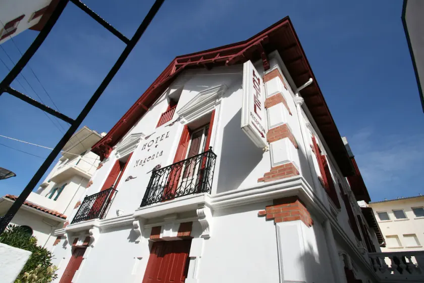 Hotel Le Magenta - Image 1