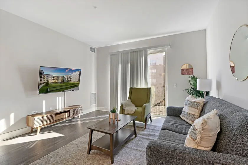 Luxurious 1BR Apt in Oakbrook - Image 1