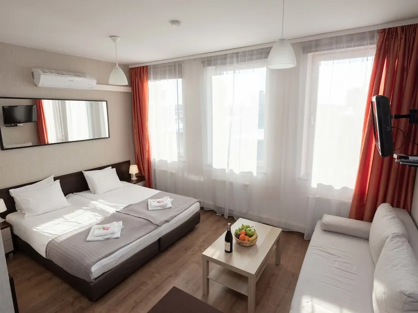 Lux Aparthotel - Image 1