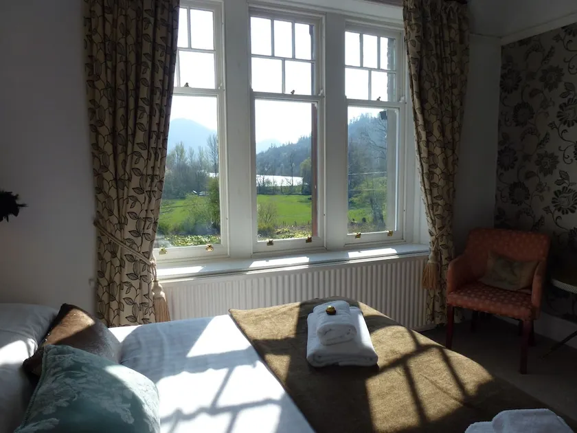 Lakeside Country Guest House - Image 1