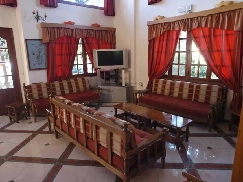 Blue Bay Hotel - Image 1