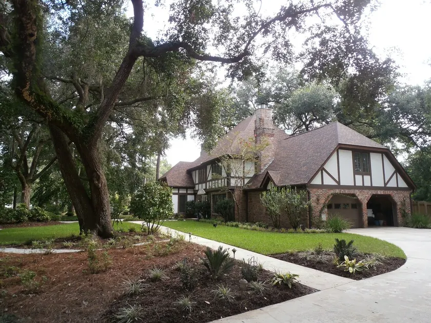Tudor Oaks Inn - Image 1