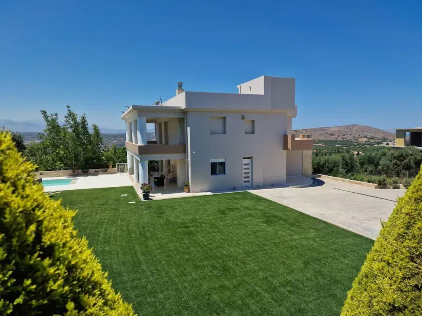 Blue Sky Villa in Crete - Image 1