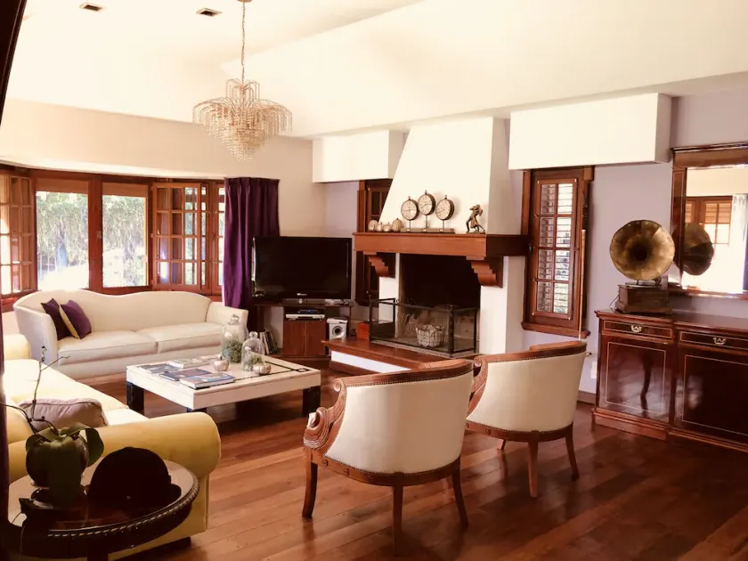 La Casa de MR - Image 1