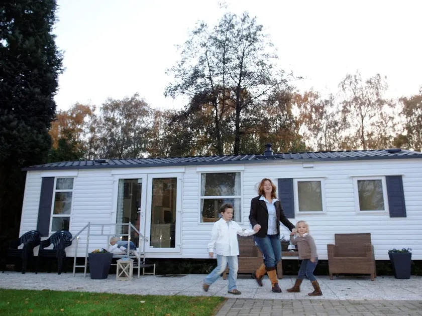 Carefully furnished chalet with a garden, close to nature - Image 1