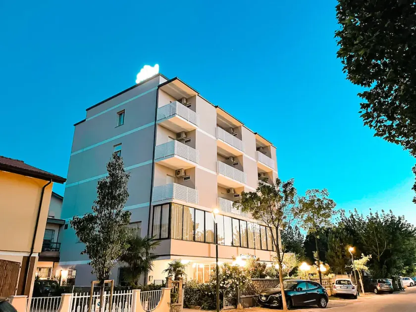 Hotel Sara - Image 1