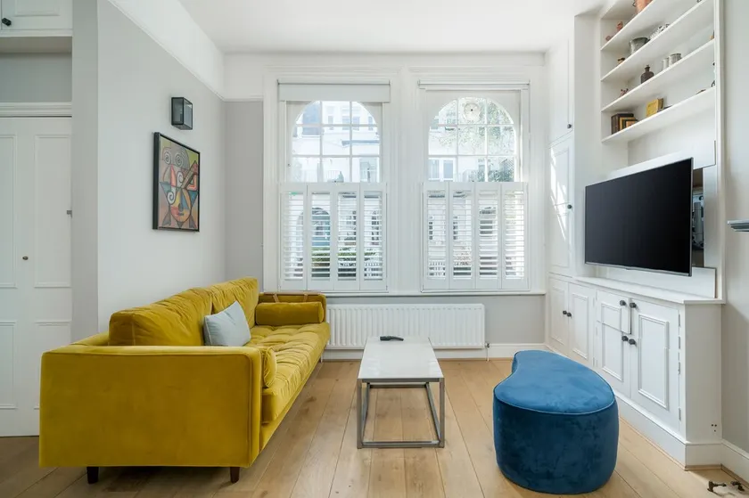 JOIVY Captivating 1-Bed Flat In Fulham - Image 1